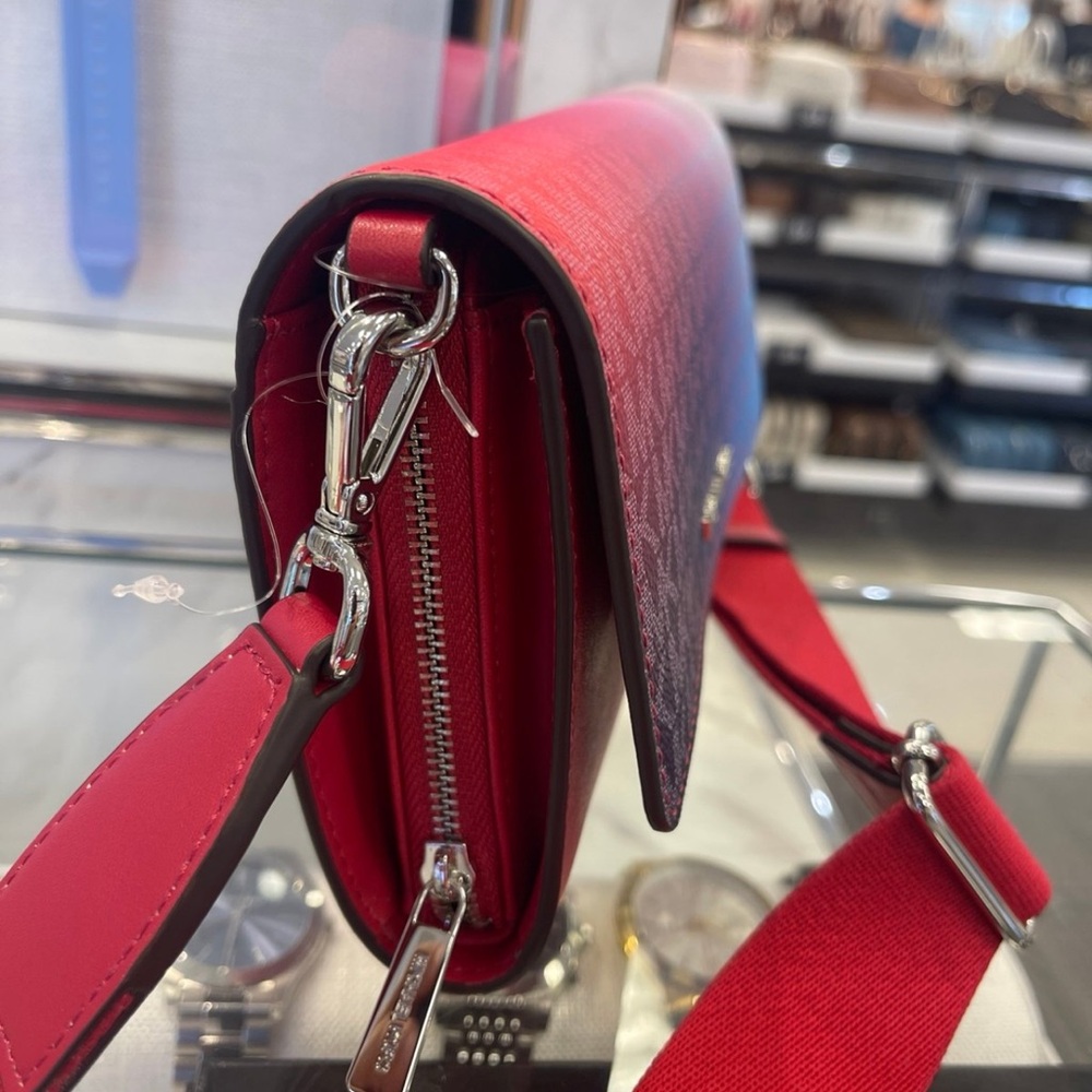 MICHAEL KORS Jet Set Lg Ombré Signature Logo Crossbody Bag
Dark Raspberry Multi - Picture 11 of 16